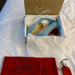 Brand new Louboutins!!! Beautiful color heels 👠